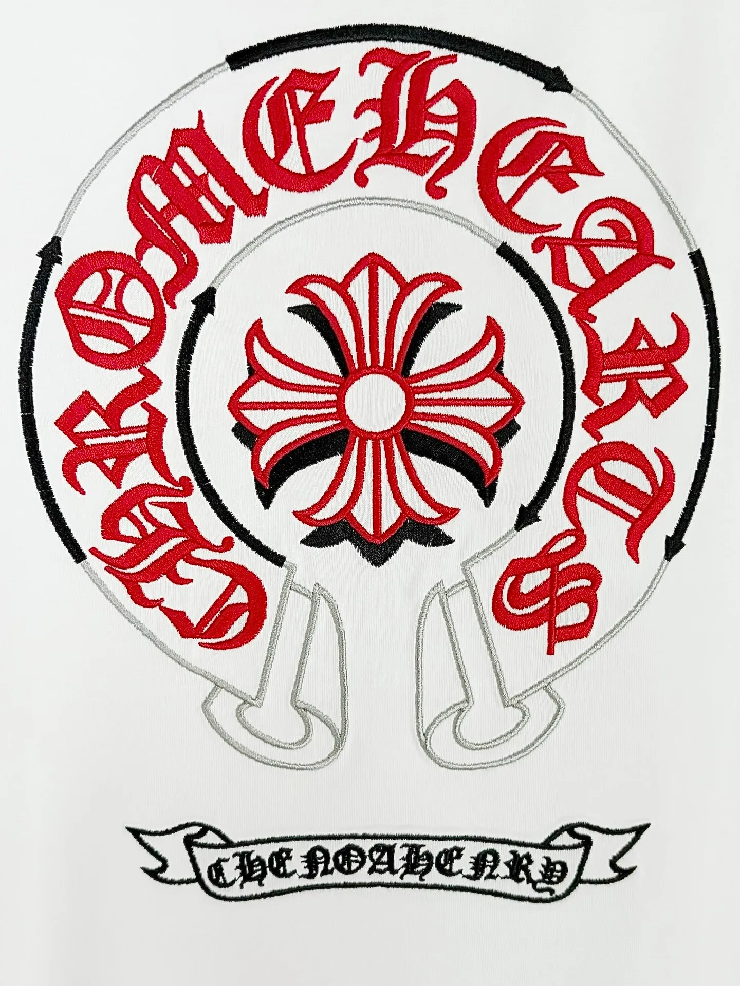 P150 [High Quality] Chrome Hearts New embroidered horseshoe logo brand logo on the front and rear panels are designed with heavy craftsmanship of 100,000 needle embroidery. High-end customized 32-count 280g fabric. Soft to the touch. Comfortable to wear. Exquisite stitching. Fine workmanship. The upper body effect is incomparably handsome! Same style for men and women, color: white, black size: S to xL